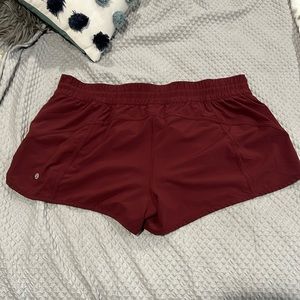 LULULEMON TRACK THAT SHORTS // 4IN HIGH RISE // MAROON (Red Merlot) // SIZE 18